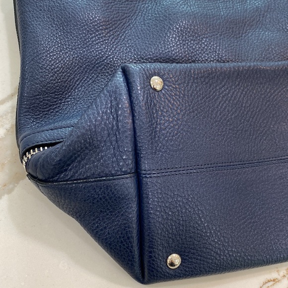 Salvatore Ferragamo expandable pebble leather tote bag - Picture 6 of 11